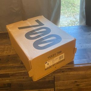 Yeezys 700 never worn